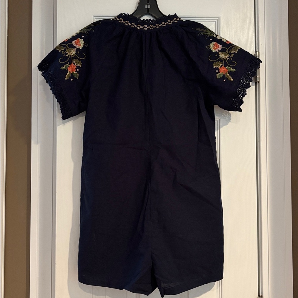 NWOT MABLE ZELINA EMBROIDERED
TASSEL SHORT SLEEVE ROMPER - Picture 6 of 8